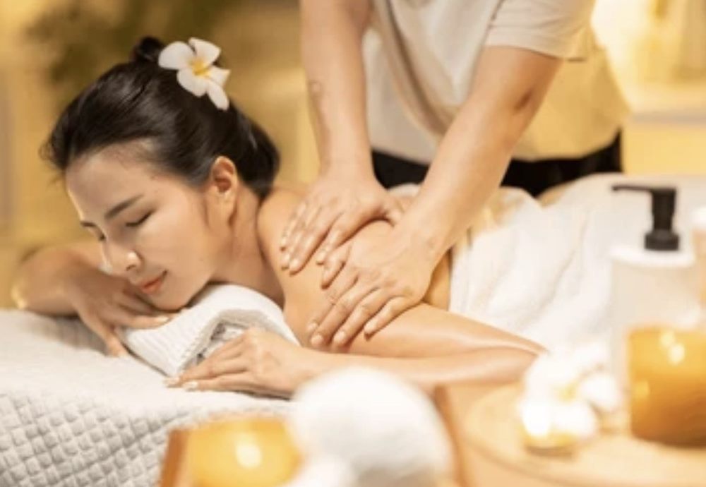 Mix Thai oil massage being performed on a client's back in Athlone
